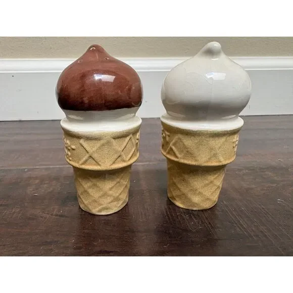 Tastee-Freez Salt & Pepper Shakers Rare Vintage Mid Century Ice Cream Cone Decor - Picture 2 of 8
